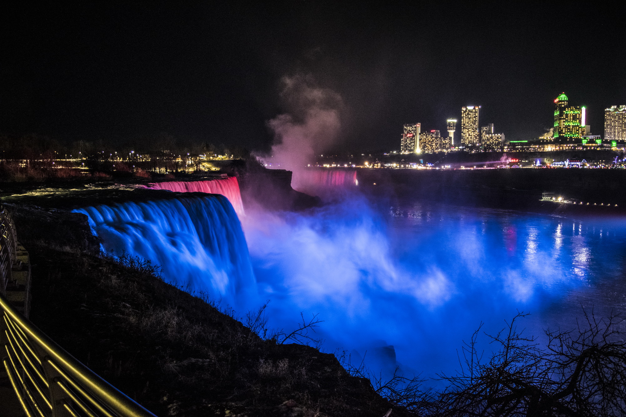 Ниагарский водопад (Niagara Falls). Фото: @mikevanmoonlight